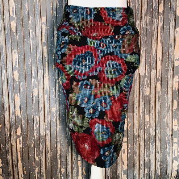 NWT LuLaRoe Cassie Skirt - Red & Blue Roses Sz S - Picture 4 of 8
